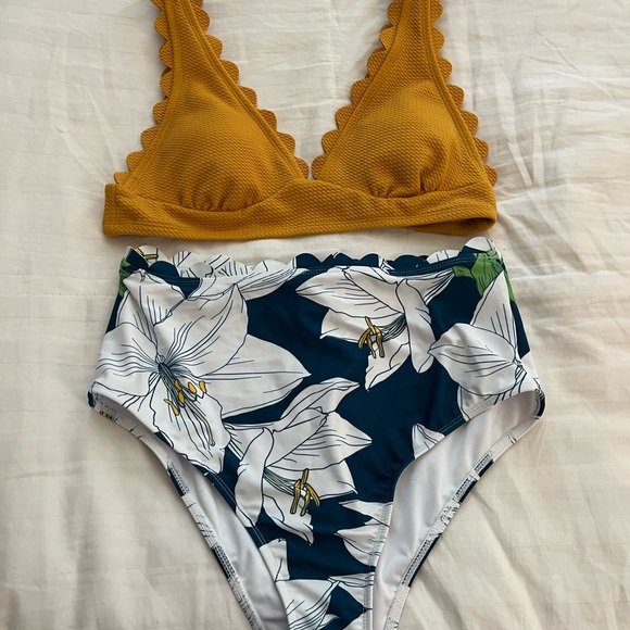 Mustard, white and green flower two piece swimsuit. Size L . From cup she - Picture 10 of 16